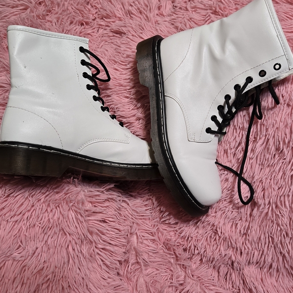 Rue21 White Combat Boots with Black Laces - Picture 4 of 14